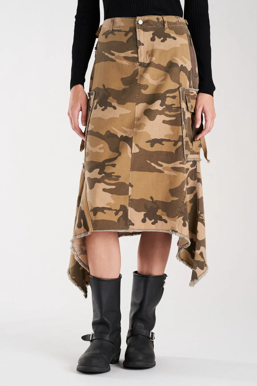 Silk sharkbite skirt in Sand Camo