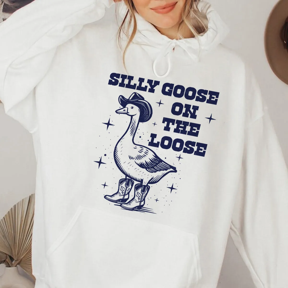 Teesdily | Silly Goose On The Loose Shirt, Silly Goose Farm T-shirt, Funny Goose Sweatshirt Hoodie Mug, Aesthetic Meme Goose T-shirt, Meme Mom Gift