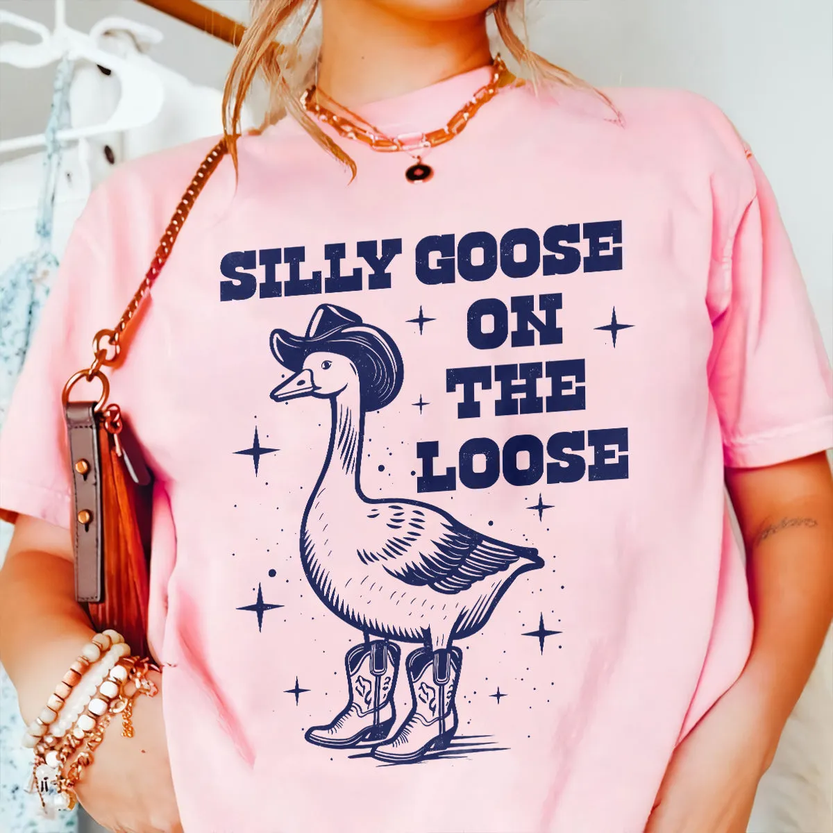 Teesdily | Silly Goose On The Loose Shirt, Silly Goose Farm T-shirt, Funny Goose Sweatshirt Hoodie Mug, Aesthetic Meme Goose T-shirt, Meme Mom Gift