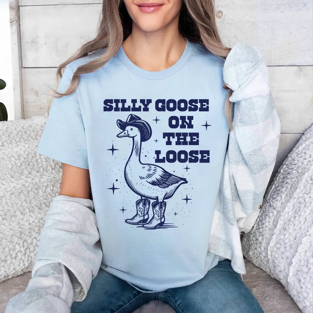 Teesdily | Silly Goose On The Loose Shirt, Silly Goose Farm T-shirt, Funny Goose Sweatshirt Hoodie Mug, Aesthetic Meme Goose T-shirt, Meme Mom Gift